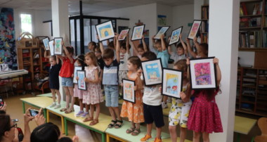 « La Minute de Véronique »/Défilé des œuvres d’art des GS et MS/27 juin 2025