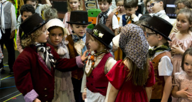 « La Minute de Véronique »/ Avec les GS et MS : Victor Hugo, ses Misérables, son 19-ème siècle ! Aboutir sur la Comédie Musicale des enfants de La MDE ! 19 juin 2025